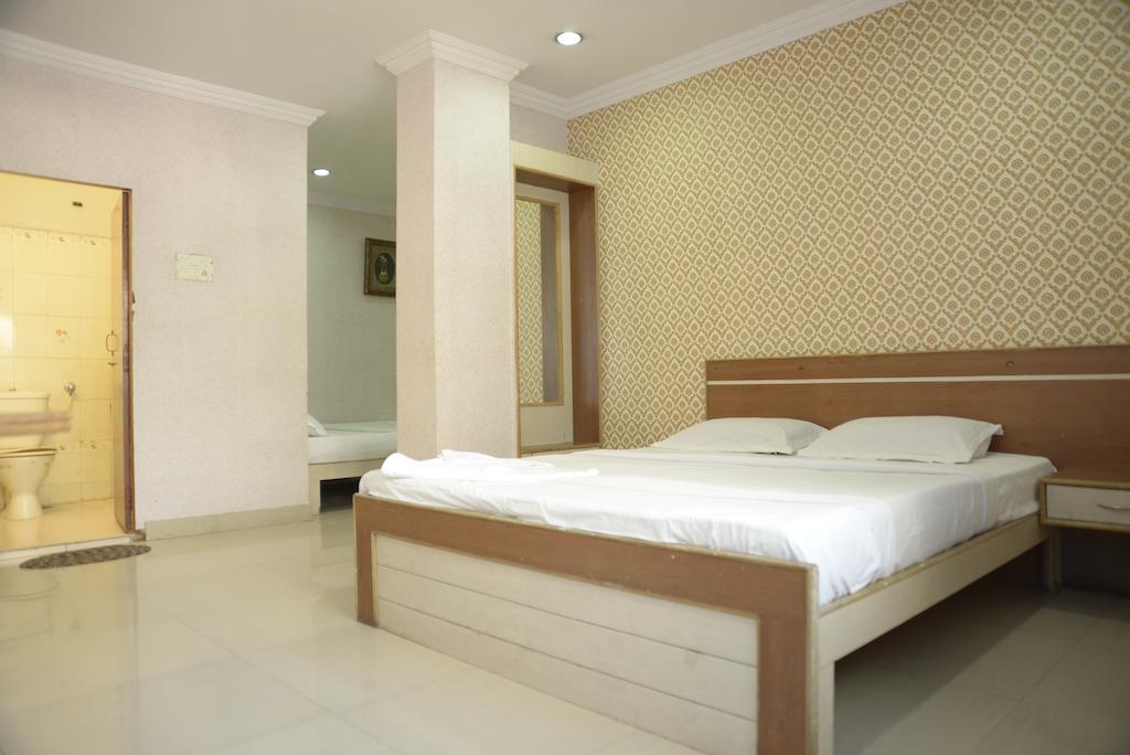 Hotel Sri Sai Krupa Hyderabad Room photo